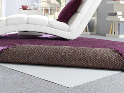 AKO Vlies Teppichunterlage | auf glatten und textilen Böden | der allround Teppich-Stopper