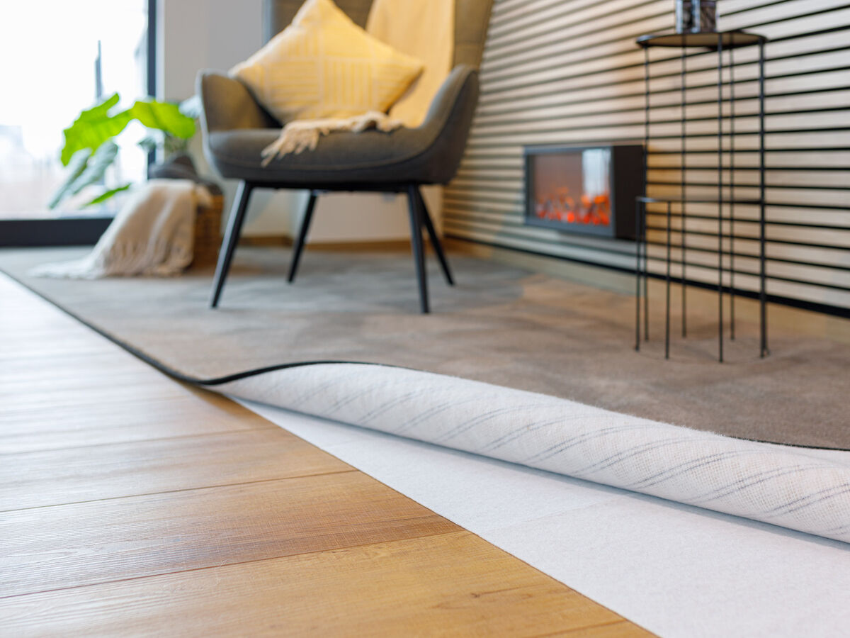 AKO Vlies Teppichunterlage | auf glatten und textilen Böden | der allround Teppich-Stopper
